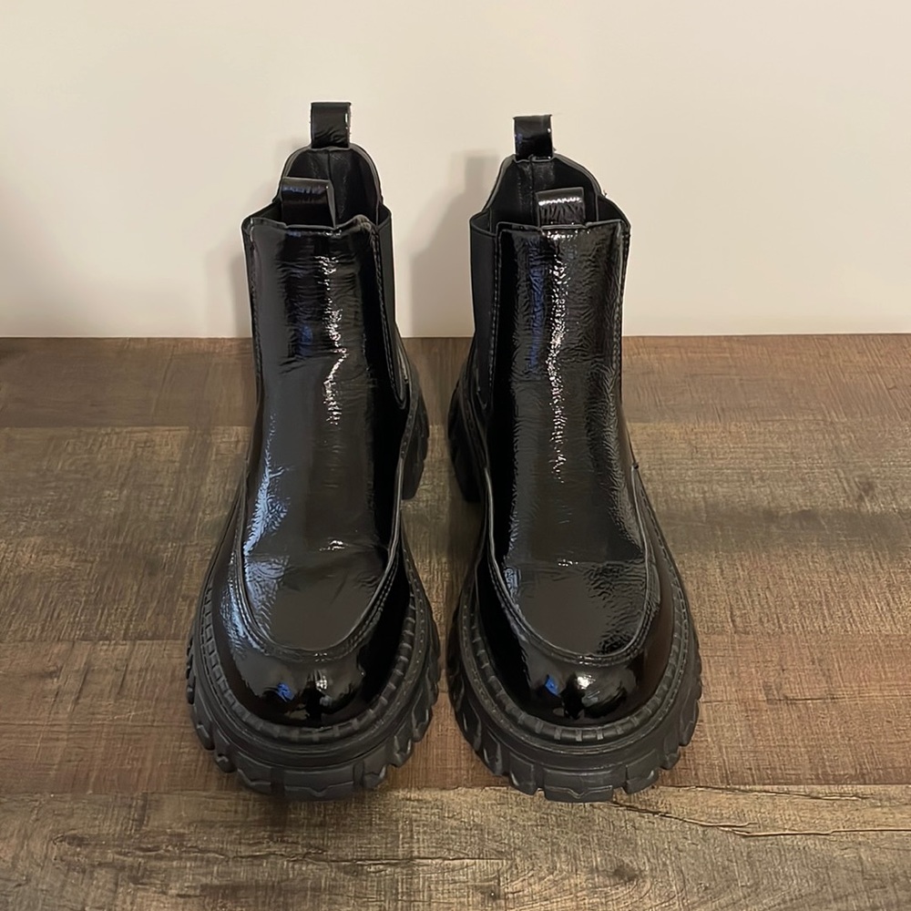 SHEIN black faux patent leather chunky Chelsea boots, size 8.5